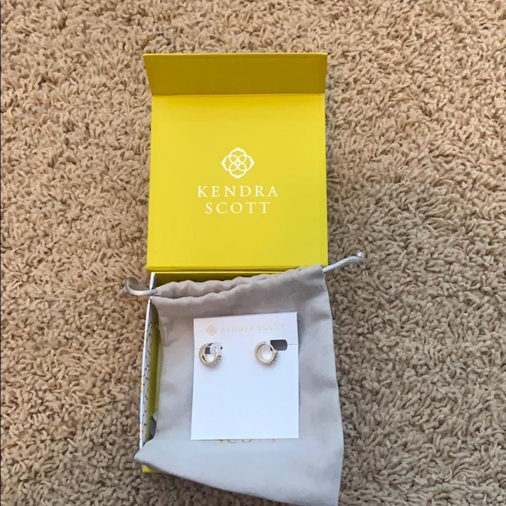 NWT Small hoop earrings